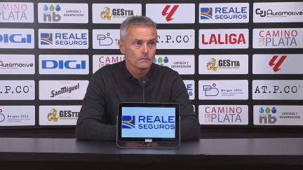 Fran Escribá en la rueda de prensa posterior al partido ante Burgos CF