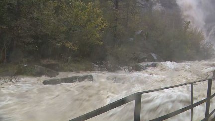 Río Sorrosal a su paso por la localidad oscense de Broto.