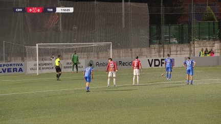 Imagen del penalti que le ha costado la eliminatoria al Teruel.