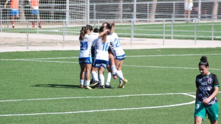Las jugadoras del Zaragoza CFF celebran un gol en un encuentro reciente.