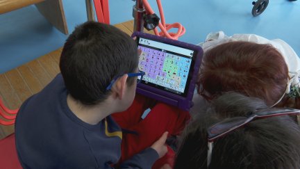 El dispositivo permite al alumnado comunicarse por otras vías.