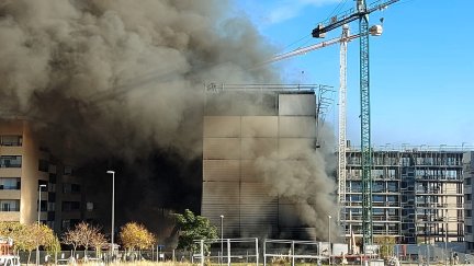 El incendio se ha producido en un edificio en construcción.