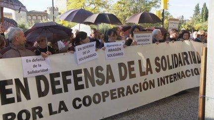 Movilización de la FAS frente a la Aljafería.