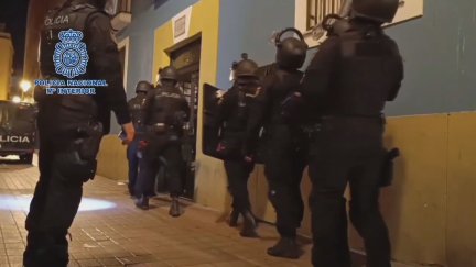 La Policía Nacional, en uno de los registros realizados este miércoles. / Policía Nacional
