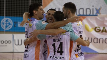 Los jugadores del Wanapix AD Sala 10 celebran un gol en la última jornada.