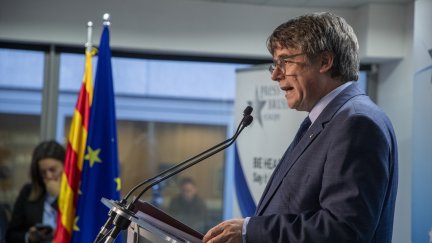 Carles Puigdemont durante la rueda de prensa para explicar el acuerdo entre PSOE y Junts para la investidura. / Europa Press