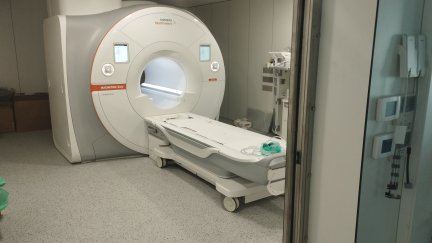 El aparato recién puesto en marcha es de la marca Siemens, modelo Magnetom Sola Premium. / Gobierno de Aragón