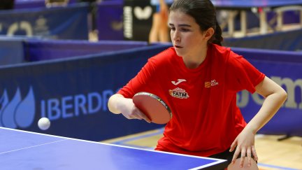 Luzía Gil (Binéfar 77), compitiendo con la selección aragonesa.