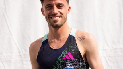 Carlos Mayo posa antes de una carrera. Foto: Instagram Carlos Mayo.
