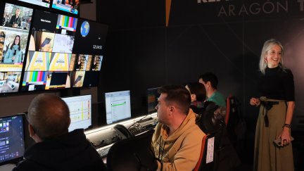 Raquel Fuertes ha visitado los diferentes departamentos en su primer día como directora general de CARTV.