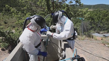 Técnicos trabajando en el barranco de Bailín.