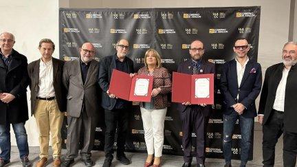 La consejera de Presidencia, Interior y Cultura del Gobierno de Aragón, Tomasa Hernández, ha entregado los premios a mejor libro editado en 2022 y a la trayectoria profesional. / Gobierno de Aragón.
