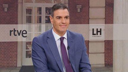 Pedro Sánchez en su primera entrevista tras ser investido presidente.