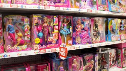 Mattel, fabricante de Barbie, asegura que vende tres muñecas cada segundo.