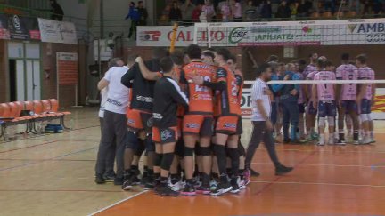 Pamesa Teruel Voleibol al anotar un punto ante el Leleman Conqueidor Valencia