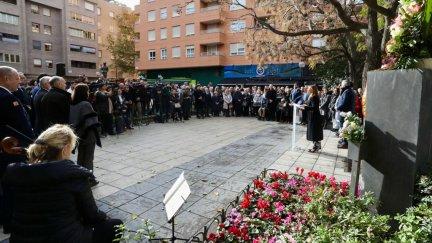 Homenaje a los fallecidos en el atentado de la Casa Cuartel. / Dani Marcos