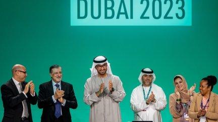 El presidente de la COP28 y ministro de Industria y Tecnología Avanzada de los EAU, Sultán Ahmed Al Jaber, interviene en la sesión plenaria de la Conferencia en Dubai. EFE/EPA/Martín Divisek