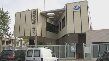 Fachada del colegio Moliére, en Zaragoza.