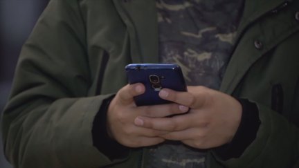 Los menores comienzan a hacer un uso continuado de las pantallas a los seis años, según los psicólogos.