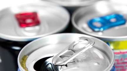 Un grupo de trabajo valorará la posible normativa sobre la venta de bebidas energéticas a menores. / Getty Images-iStockphoto