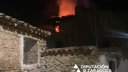 El incendio comenzó en una vivienda en la calle La Jota de Belmonte de Gracián (Zaragoza). / DPZ