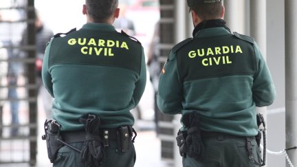 La Guardia Civil detiene a dos personas en Borja tras sorprenderlas robando en una vivienda.