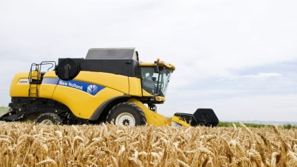 Una cosechadora en un campo de cereal. / Gobierno de Aragón