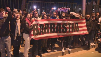 El partido de fútbol ha congregado a 6.000 aficionados.