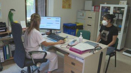 Consulta médica en un centro de salud de Aragón.