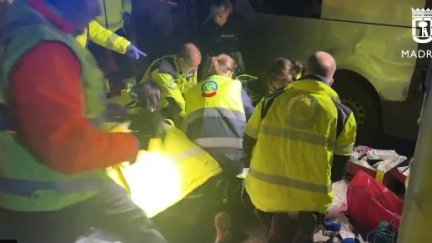 La mujer fue atendida por los sanitarios, pero no pudieron hacer nada por salvar su vida. / Emergencias Madrid