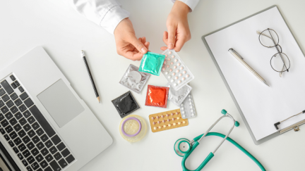 Productos anticonceptivos a la venta en farmacias. / Canva