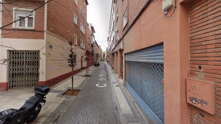 Agentes de la Policía Nacional patrullaban por esta zona del barrio de Delicias cuando encontraron a un herido por arma blanca./ Google Maps