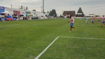 Soule celebra el primer gol del Barbastro en el duelo ante el Brea.