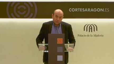 El diputado socialista Daniel Alastuey en rueda de prensa.