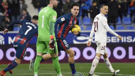 Hugo Vallejo, tras anotar el primer gol oscense ante el Eibar.