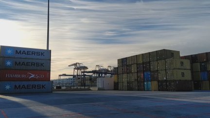 El puerto de Barcelona mueve más de 3,5 millones de TEUs al año.