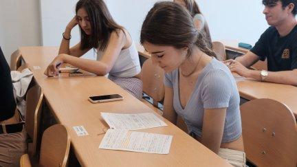 Alumnos haciendo la prueba de acceso a la universidad. / Europa Press