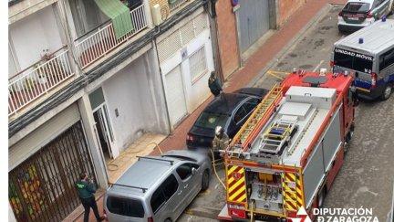 Los bomberos han extinguido el fuego localizado en la cocina. / DPZ.