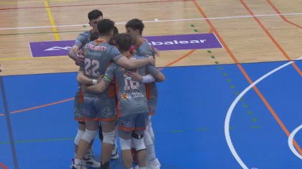 Pamesa Teruel Voleibol celebrando un triunfo ante Manacor