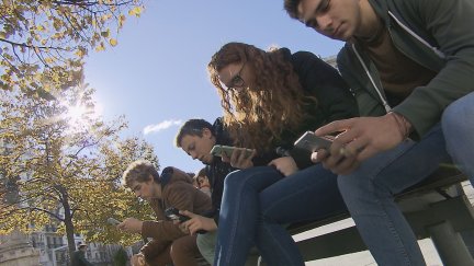 Una de las consecuencias de vivir en un mundo digital es que existe una carencia de relaciones sociales.