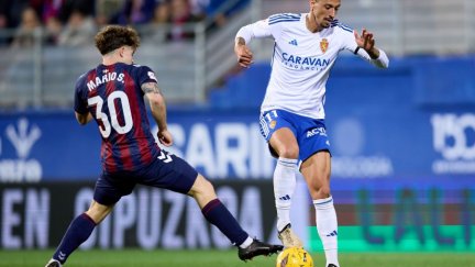 Maikel Mesa controla un balón ante el Eibar. Foto: LaLiga