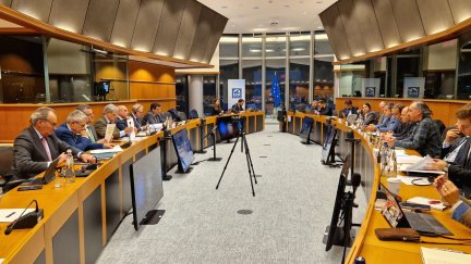 Ángel Samper ha pedido al comisario de Agricultura de la UE apoyo para la ganadería extensiva. / Gobierno de Aragón