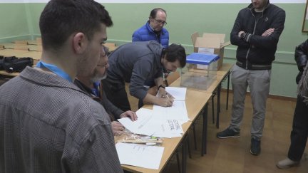 A las 9:00 horas han abierto los colegios electorales.