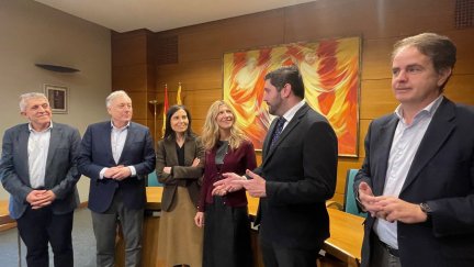 Representantes de PP y Vox en la reunión que han mantenido este miércoles. / Europa Press