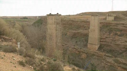 Uno de los viaductos que se quieren renovar para dar continuidad a la vía verde.