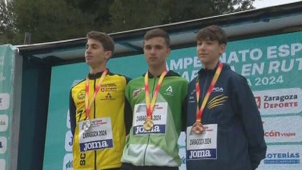 Pablo Zárate, a la izquierda en el podio.
