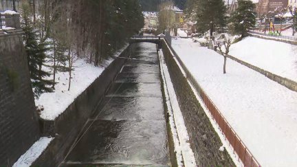 El río Aragón a su paso por Canfranc este lunes.