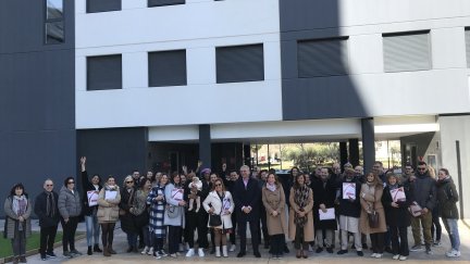La alcaldesa de Zaragoza, Natalia Chueca, entrega las llaves de las 36 viviendas sociales. / Europa Press