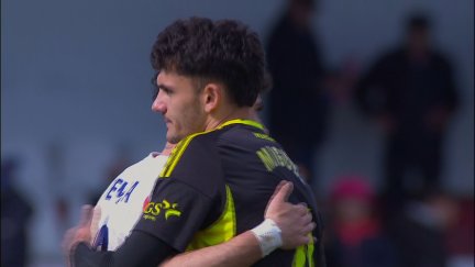 Los jugadores de la UD Barbastro y del Deportivo Aragón se saludan al finalizar el encuentro
