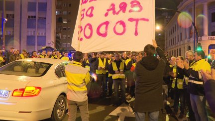 Dos de los citados, tras quedar en libertad.